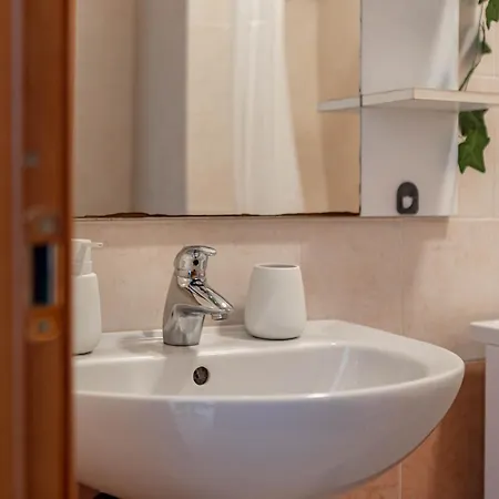H11 2a Mare Apartment